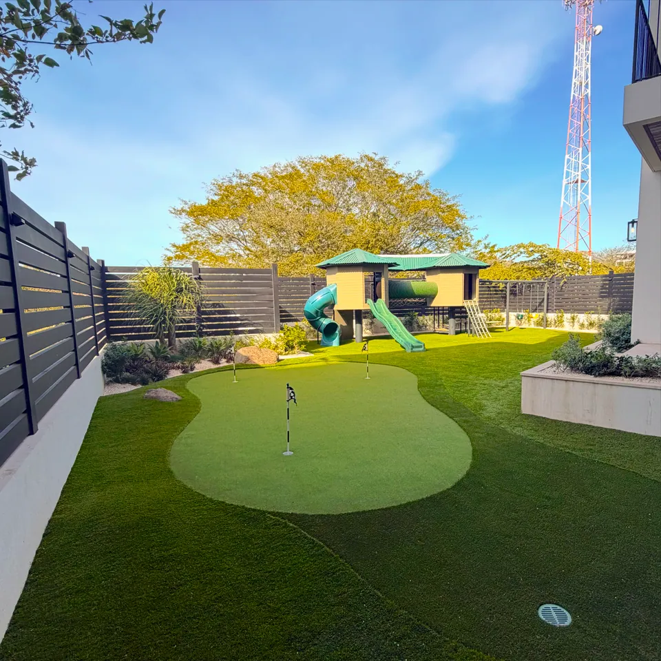 A small backyard project in the hills of Tamarindo.